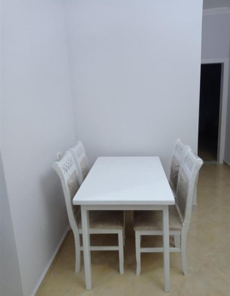 Tirane, jepet me qera apartament 2+1 Kati 2, 80 m² 500 € (Prane UET)