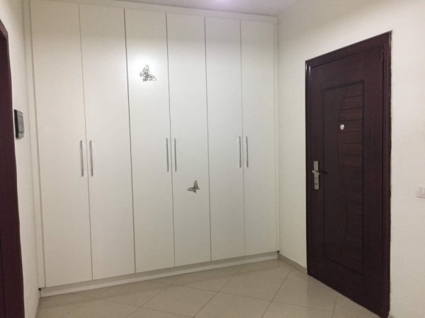 Tirane, jepet me qera apartament 1+1+Ballkon Kati 3, 88 m² 400 € (Loni Ligori)