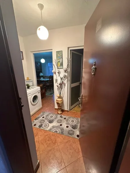 Tirane, jepet me qera apartament 2+1 Kati 4, 120 m² 550 € (Vasil Shanto)