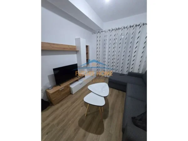 Tirane, jepet me qera apartament 1+1 Kati 5, 60 m² 400 € (ALI DEM)
