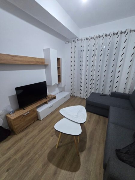 Tirane, jepet me qera apartament 1+1 Kati 5, 60 m² 400 € (Ali Dem)