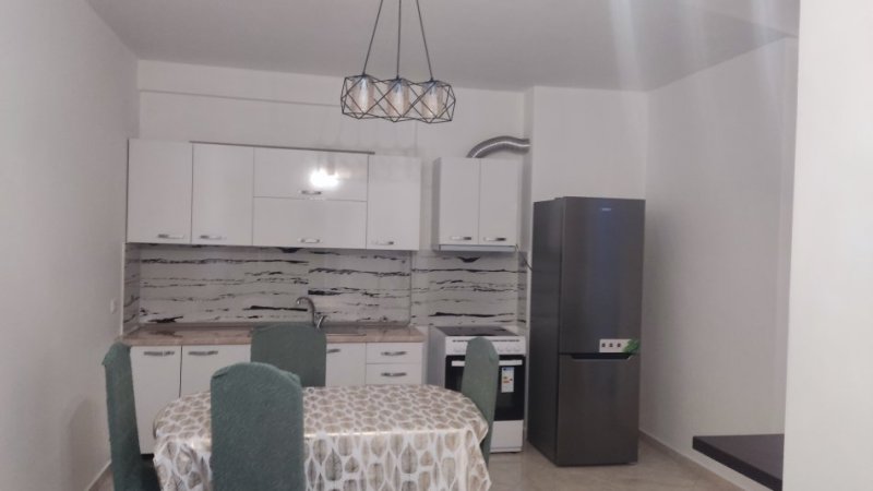 Tirane, jepet me qera apartament 2+1+Ballkon Kati 7, 80 m² 601 € (Rruga Bedri Karapici. përballe me spitalin amerikan 3)