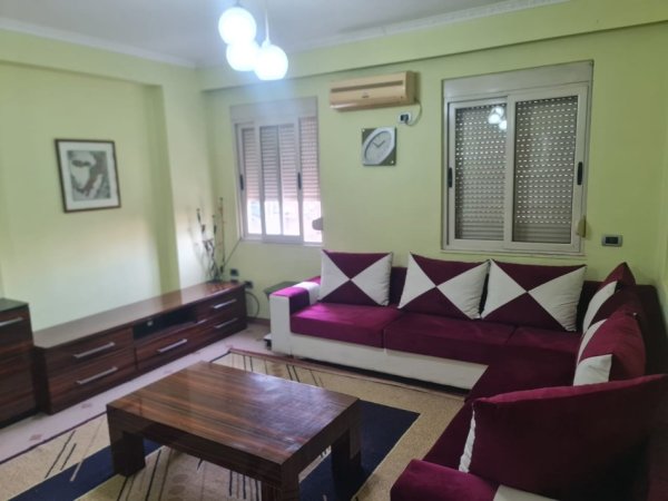 Tirane, jepet me qera apartament 1+1 Kati 2, 74 m² 650 € (Rruga e Kavajes)
