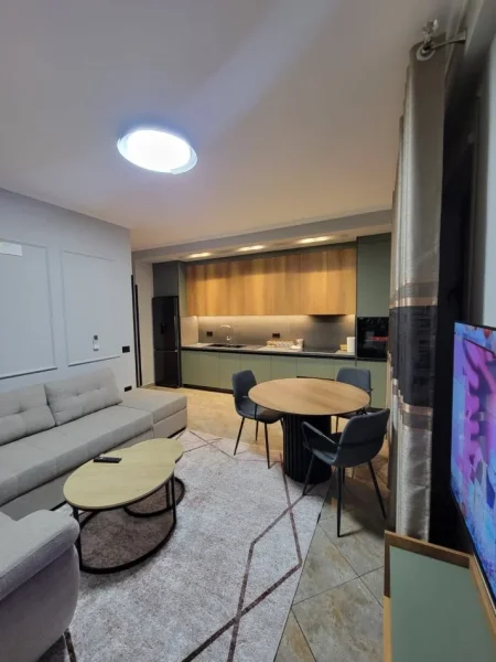 Tirane, jepet me qera apartament 2+1+Ballkon Kati 7, 89 m² 480 € (Fresku)