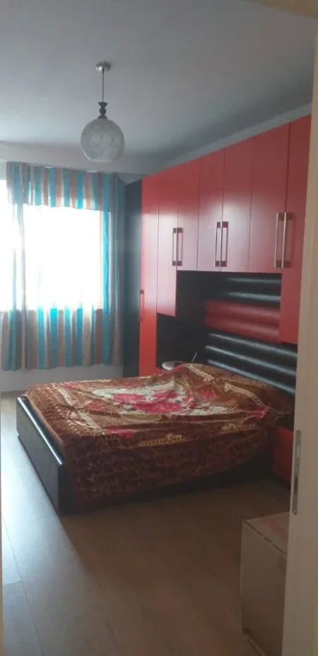 Tirane, jepet me qera apartament 1+1+Ballkon Kati 4, 78 m² 400 € (Grand Galleria)
