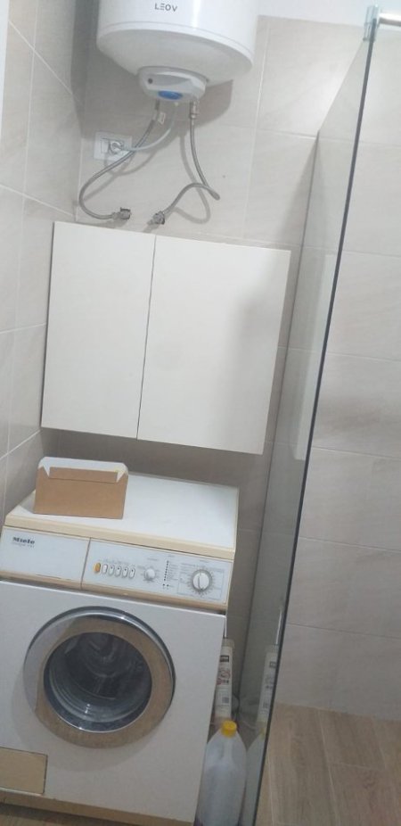 Tirane, jepet me qera apartament 1+1+Ballkon Kati 4, 78 m² 400 € (Grand Galleria)