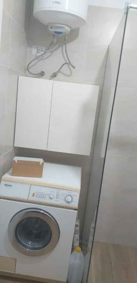 Tirane, jepet me qera apartament 1+1+Ballkon Kati 4, 78 m² 400 € (Grand Galleria)