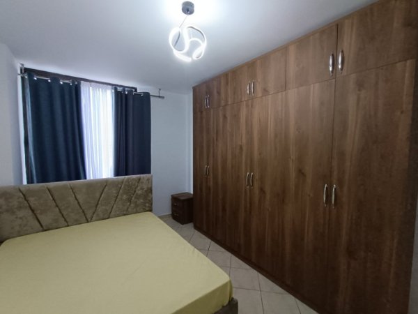 Tirane, jepet me qera apartament 2+1+Ballkon Kati 7, 90 m² 600 € (Rruga e Kavajes)
