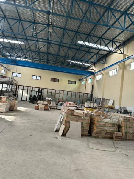 Tirane, jepet me qera ambjent biznesi Kati 0, 850 m² 5.000 € (Autostrada TR-Dr)