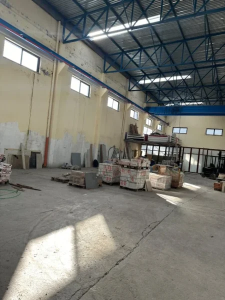 Tirane, jepet me qera ambjent biznesi Kati 0, 850 m² 5.000 € (Autostrada TR-Dr)