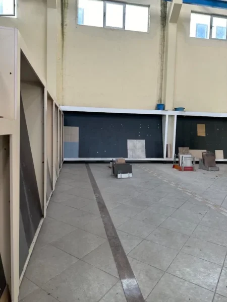 Tirane, jepet me qera ambjent biznesi Kati 0, 850 m² 5.000 € (Autostrada TR-Dr)