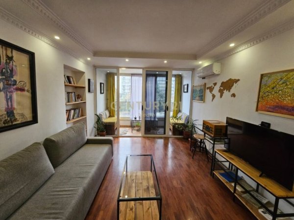 Tirane, jepet me qera apartament 1+1 Kati 2, 67 m² 750 € (Qender)