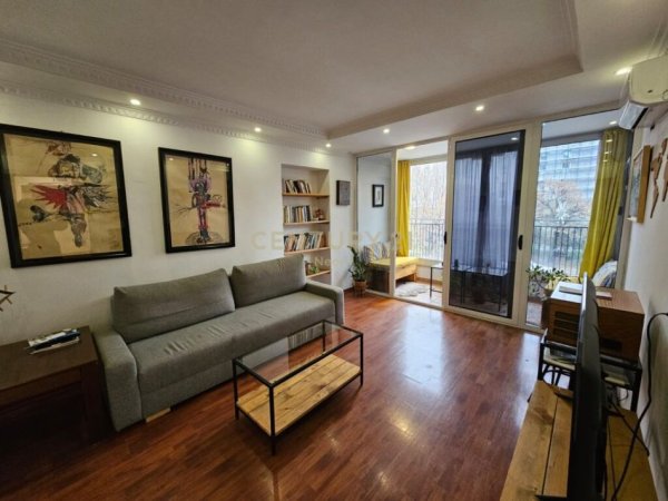 Tirane, jepet me qera apartament 1+1 Kati 2, 67 m² 750 € (Qender)