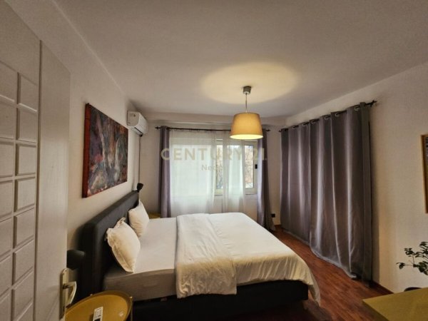 Tirane, jepet me qera apartament 1+1 Kati 2, 67 m² 750 € (Qender)