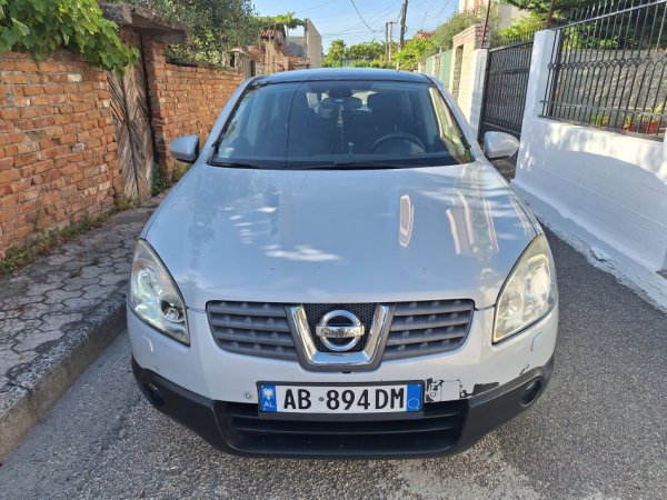 Tirane, shes makine Nissan Qashqai Nafte, gri metalizato automatik Kondicioner 129.000 km 5.000 €
