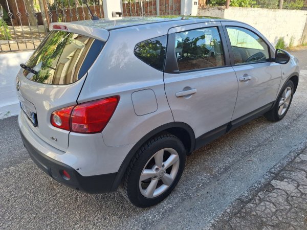 Tirane, shes makine Nissan Qashqai Nafte, gri metalizato automatik Kondicioner 129.000 km 5.000 €