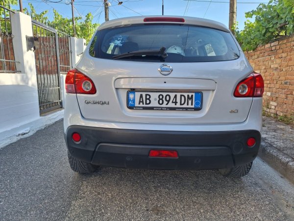 Tirane, shes makine Nissan Qashqai Nafte, gri metalizato automatik Kondicioner 129.000 km 5.000 €