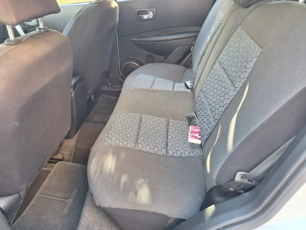 Tirane, shes makine Nissan Qashqai Nafte, gri metalizato automatik Kondicioner 129.000 km 5.000 €