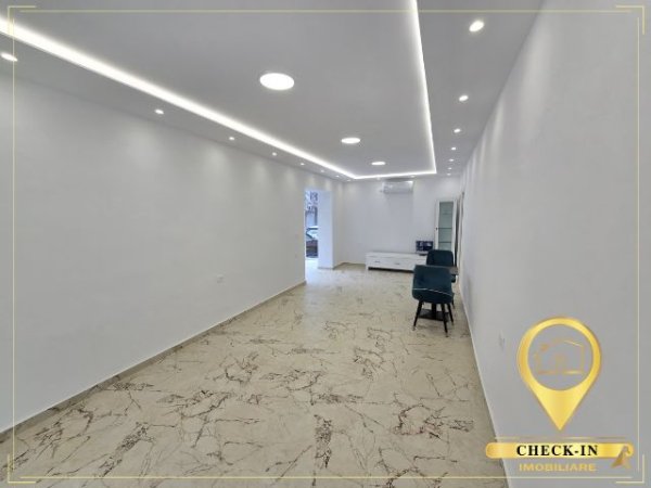 Tirane, shitet dyqan Kati 0, 50 m² 280.000 € (21 Dhjetori, afer Joenes)