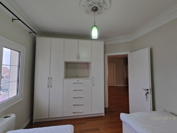 Tirane, jap me qera apartament 2+1+POST PARKIMI , 110 m² 800 € (Selitë)