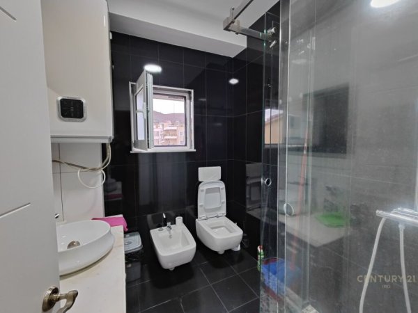 Tirane, jap me qera apartament 2+1+POST PARKIMI , 110 m² 800 € (Selitë)