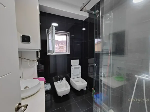 Tirane, jap me qera apartament 2+1+POST PARKIMI , 110 m² 800 € (Selitë)