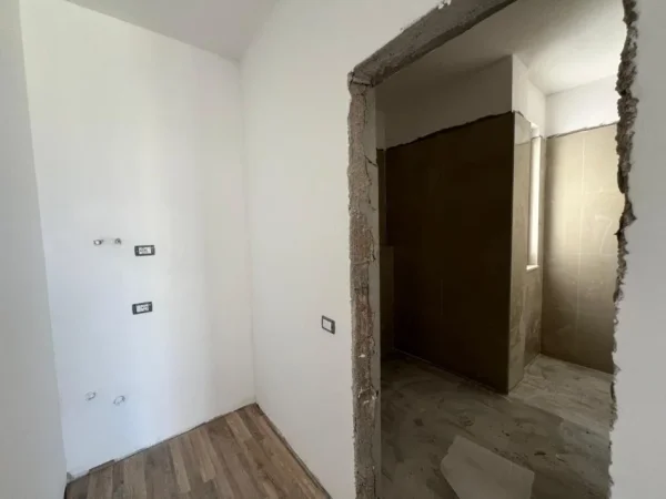 Tirane, shitet apartament 2+1+Ballkon Kati 2, 125 m² 124.500 € (Univers City)