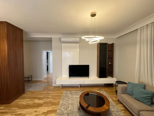 Tirane, jepet me qera apartament 2+1+Ballkon Kati 2, 129 m² 1.500 € (TEG)