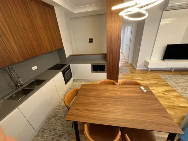 Tirane, jepet me qera apartament 2+1+Ballkon Kati 2, 129 m² 1.500 € (TEG)