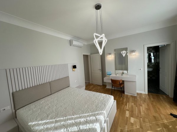 Tirane, jepet me qera apartament 2+1+Ballkon Kati 2, 129 m² 1.500 € (TEG)