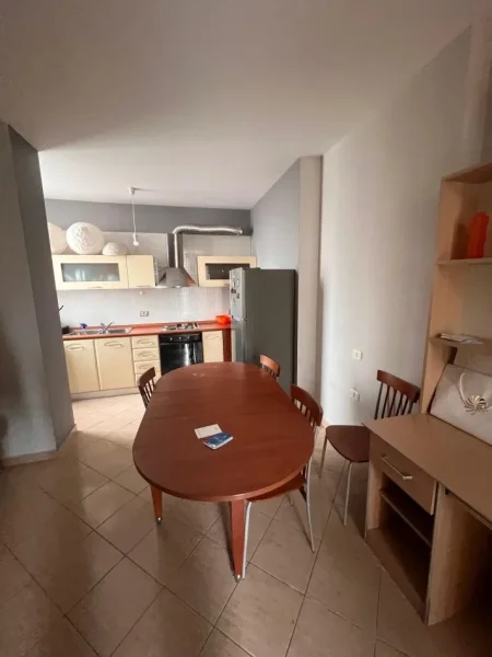 Tirane, jepet me qera apartament 1+1 Kati 7, 70 m² 500 € (APARTAMENT 1+1 ME QIRA TEK SELVIA)