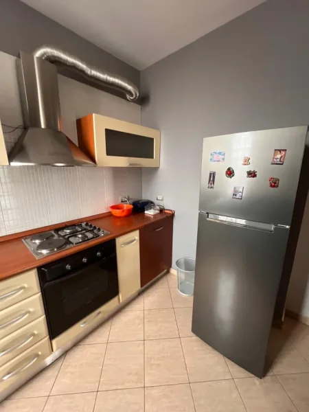 Tirane, jepet me qera apartament 1+1 Kati 7, 70 m² 500 € (APARTAMENT 1+1 ME QIRA TEK SELVIA)