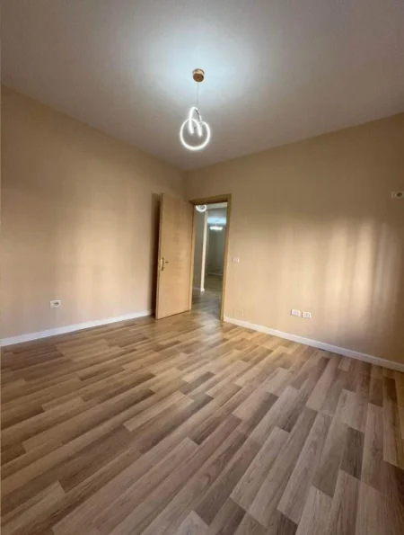 Tirane, shitet apartament 2+1+Aneks+Ballkon Kati 2, 83 m² 115.000 € (astir)