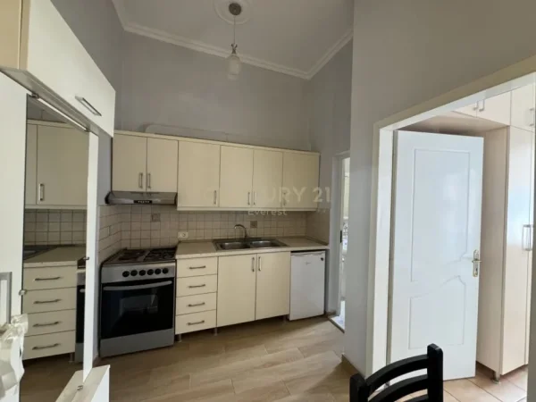 Tirane, shes garsonier , 37 m² 100.000 € (Ish Blloku)