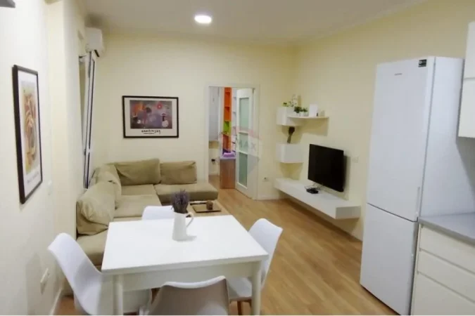 Tirane, jepet me qera apartament 2+1 Kati 3, 70 m² 600 € (rruga e barrikadave)