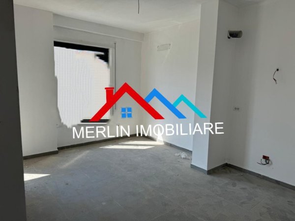 Tirane, jepet me qera zyre Kati 2, 50 m² 450 € (BULEVARDI I RI)