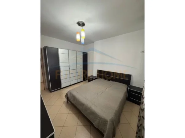 Tirane, jepet me qera apartament 2+1 Kati 5, 70 m² 530 € (UNAZA E RE)