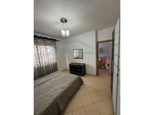 Tirane, jepet me qera apartament 2+1 Kati 5, 70 m² 530 € (UNAZA E RE)