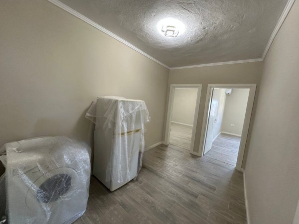 Tirane, jepet me qera apartament 1+1+Ballkon Kati 5, 60 m² 650 € (RRUGA E ELBASANIT)