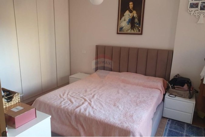 Tirane, jepet me qera apartament 2+1 Kati 3, 101 m² 550 € (Pazari i ri)