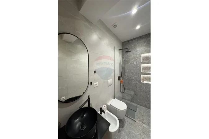 Tirane, shitet apartament 1+1+Ballkon Kati 1, 65 m² 199.000 € 