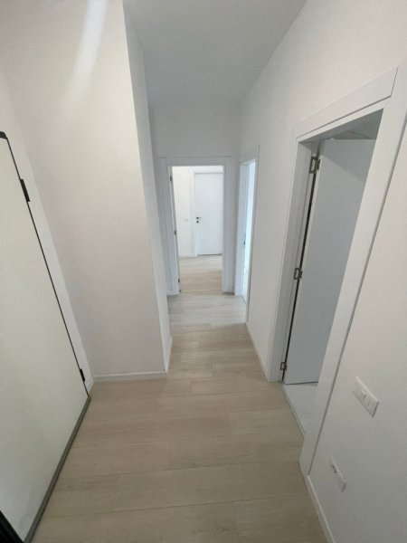 Tirane, jepet me qera zyre Kati 2, 100 m² 700 € (Spitali Gjerman)