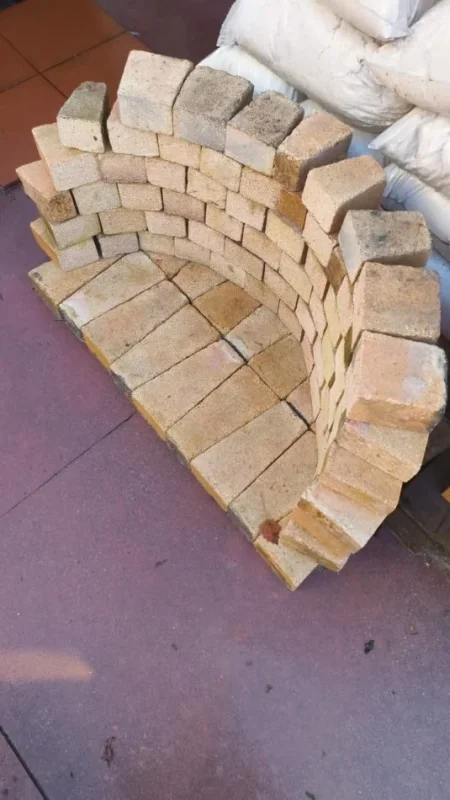 Tirane, shes Tulla xhami të llojeve të ndryshme, ngjyra forma për veshje, tulla shamat zjarrduruese, tulla balte antike, etj 10 €