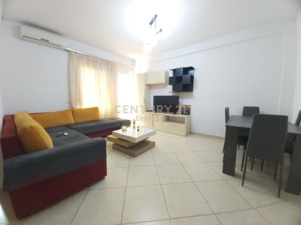 Tirane, jepet me qera apartament 2+1+2 , 120 m² 500 € (Kodra e Diellit)