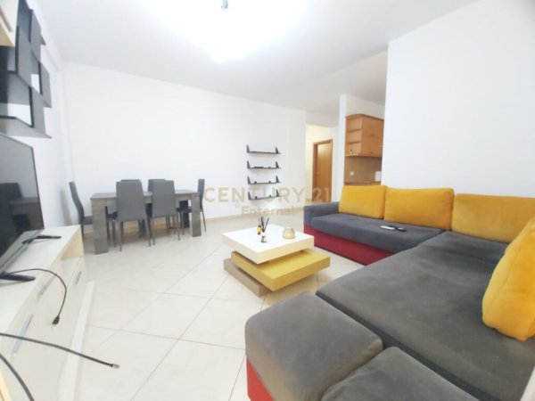 Tirane, jepet me qera apartament 2+1+2 , 120 m² 500 € (Kodra e Diellit)