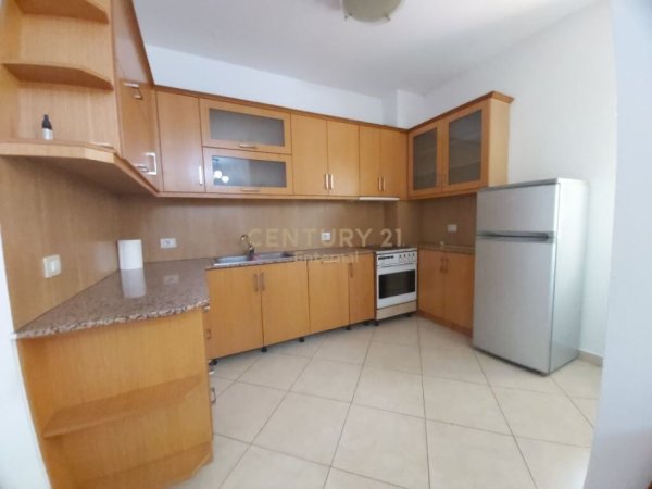 Tirane, jepet me qera apartament 2+1+2 , 120 m² 500 € (Kodra e Diellit)