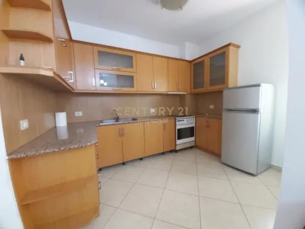Tirane, jepet me qera apartament 2+1+2 , 120 m² 500 € (Kodra e Diellit)