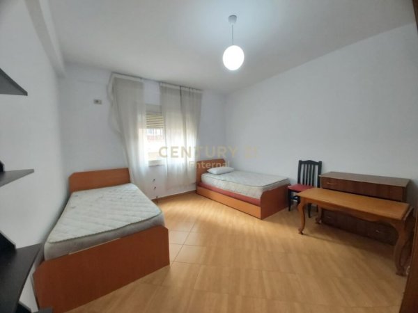 Tirane, jepet me qera apartament 2+1+2 , 120 m² 500 € (Kodra e Diellit)