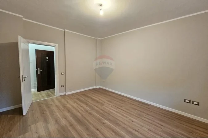 Vlore, shitet apartament 1+1 Kati 2, 62 m² 100.000 € (Blv.Ismail Qemali)