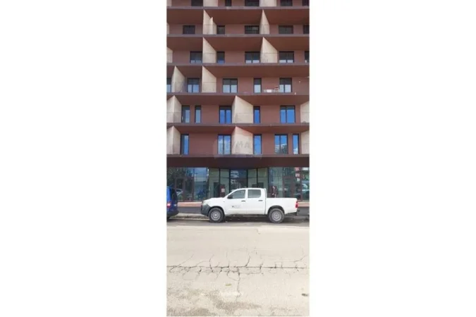 Tirane, jepet me qera zyre Kati 1, 156 m² 2.000 € (Rruga Kosovareve)